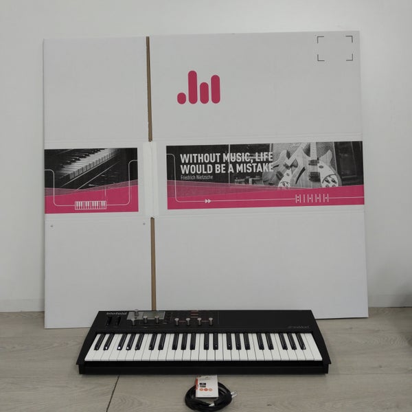 (Stock B) Blofeld Synthétiseur analogique virtuel noir