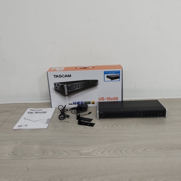 (Stock B) US-16x08 interface audio USB/MIDI