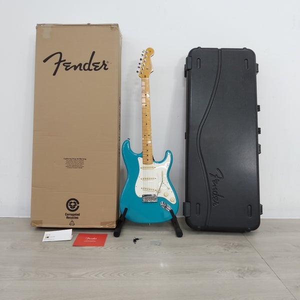 (Stock B) American Ultra II Stratocaster HSS EB Noble Blue guitare électrique